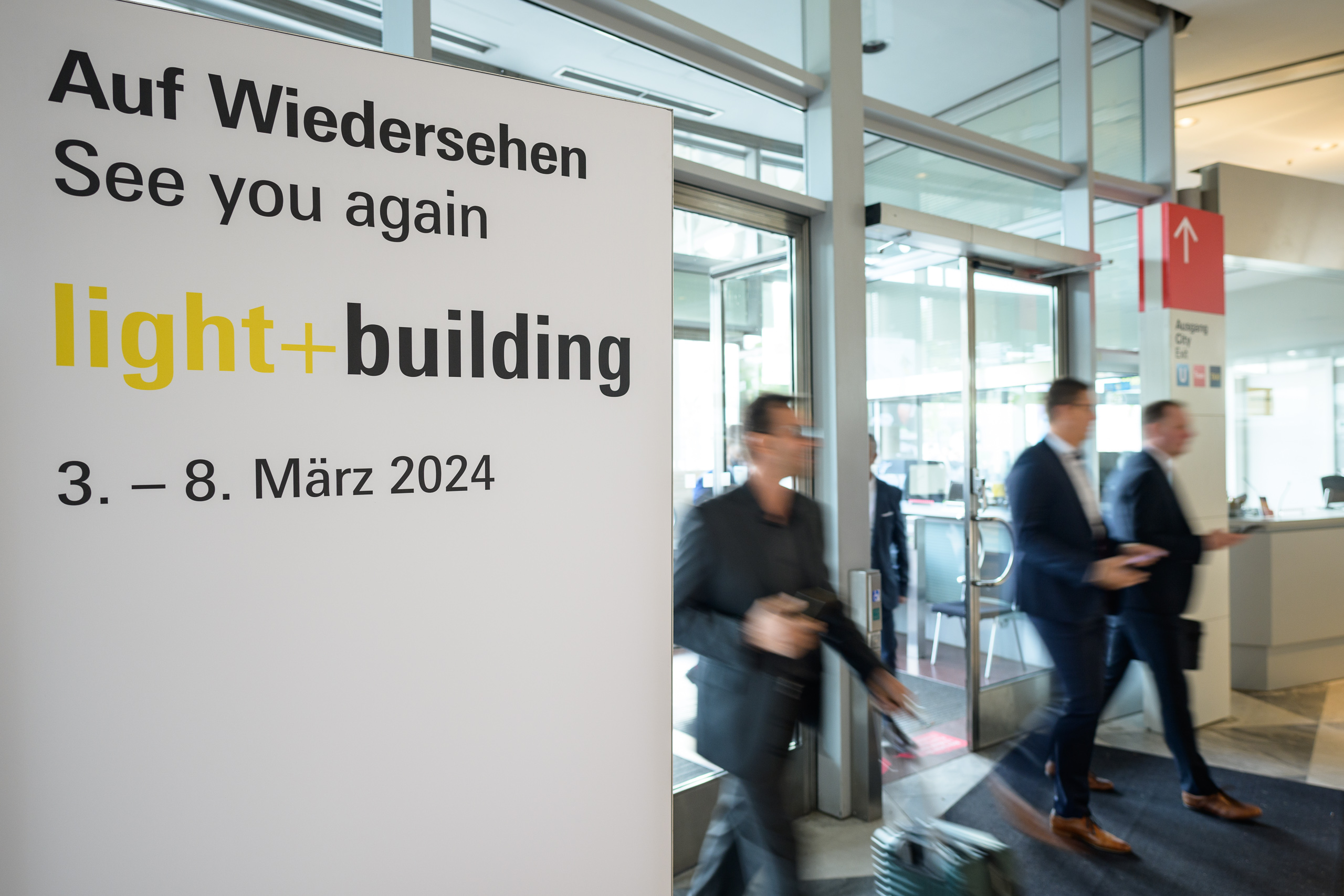 Zufriedene Besucher bekunden Wiederbesuchsabsicht zur Light + Building 2024.